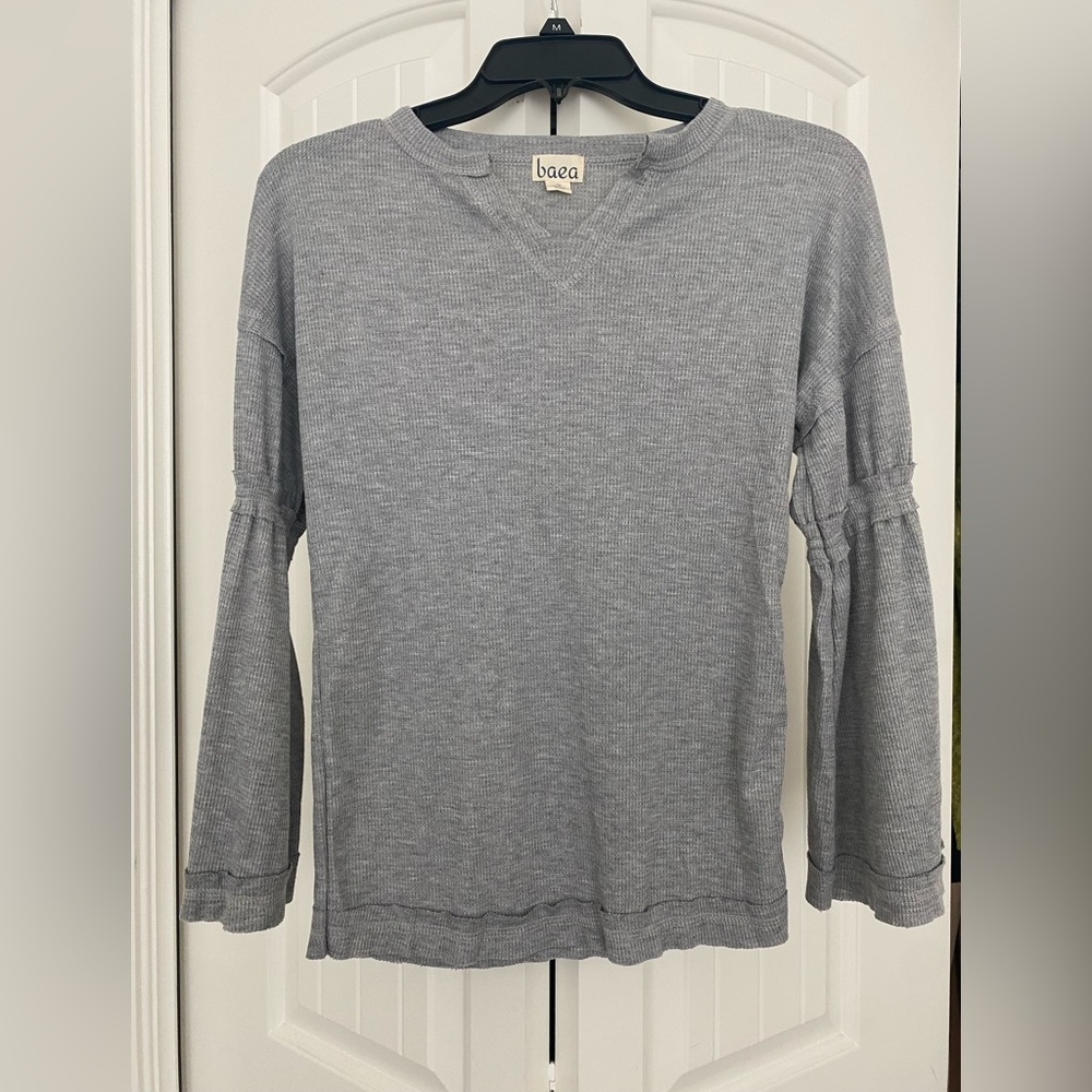 Baea medium gray lens sleeve top